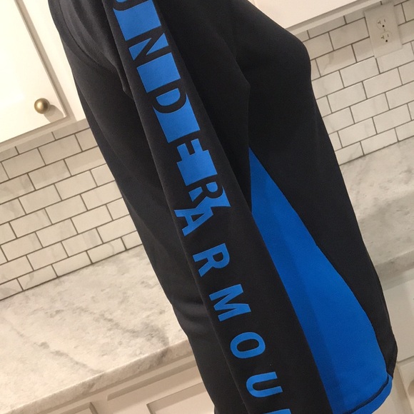 Under Armour Cold Gear Shirt 1/4 Zip long sleeve Logo on Sleeve Medium - Picture 6 of 7